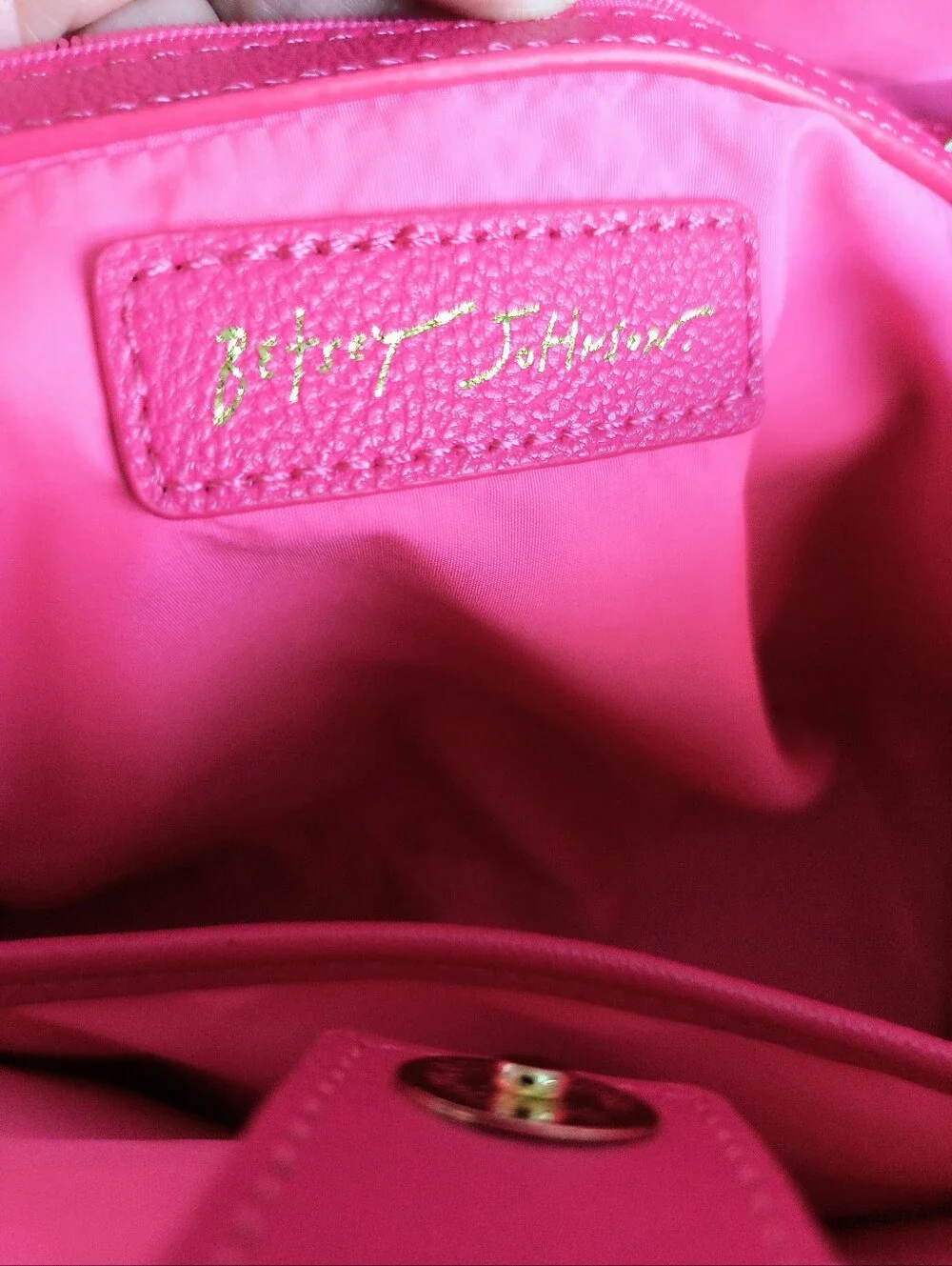 Like New Condition Betsy Johnson Scalloped Daisy Tote w/Chain Shoulder Straps - Picture 8 of 11